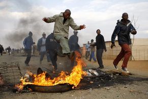 Protesty v Jižni Africe: lidé chtějí práci a lepší domy