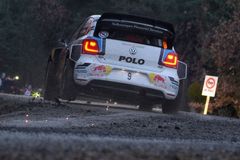 Polskou rallye vyhrál Mikkelsen, pomohl mu Tänakův defekt