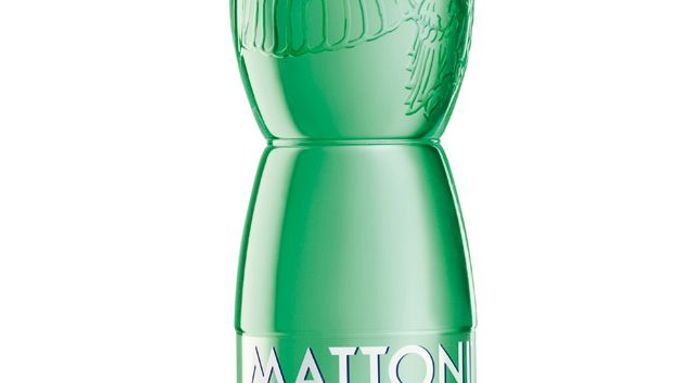 Nová lahev Mattoni odkazuje i na to, že firma podporuje projekt Návrat orla do Česka.