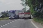 Nebezpečný předjíždějící řidič u Staré Boleslavi