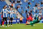 Atlético zvítězilo gólem z deváté minuty nastavení, Real otáčel hattrickem Benzemy