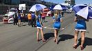 Grid girls na závodě ME tahačů na Nürburgringu