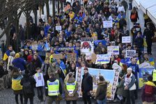 V Praze se v den druhého výročí ruské invaze sešly tisíce lidí na podporu Ukrajinu