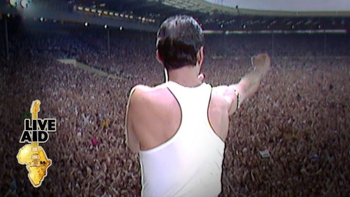 Na koncertu Live Aid zahráli Queen mimo jiné skladbu Radio Ga Ga.