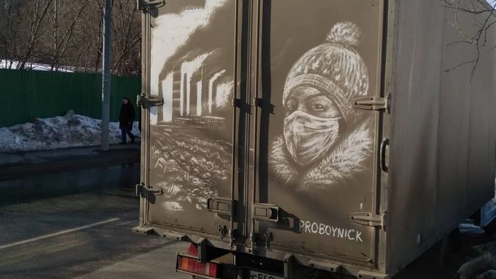 Špinavé kamiony jsou pro něj malířským plátnem. Rusovy výtvory berou dech