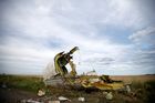 Trosky letu MH17, které bylo sestřeleno nad Ukrajinou v červenci 2014.