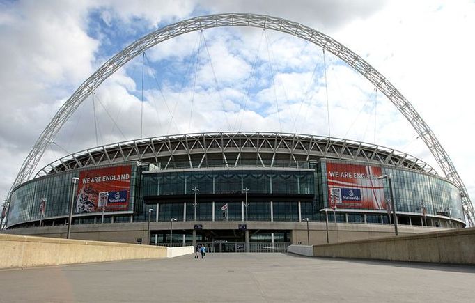 Nový stadion Wembley v Londýně za 1,2 mld. EUR slouží mj. domácím reprezentačním utkáním Anglie.