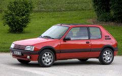 Legendární malý Peugeot 205 se představil v roce 1983.