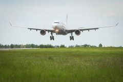 Úřady v USA a Británii zakázaly pasažérům některých aerolinek elektroniku na palubě