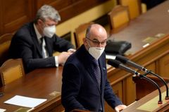Vláda prodloužila nouzový stav do 11. dubna, ve sněmovně s ní hlasovali poslanci KSČM