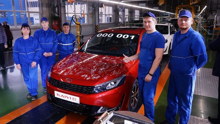 Místo BMW čínské rodinné sedany. Úpadek ruského autoprůmyslu pokračuje; Zdroj foto: Avtotor