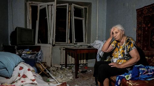 Rusko při útoku na ukrajinské město Pokrovsk zasáhlo obytné domy.