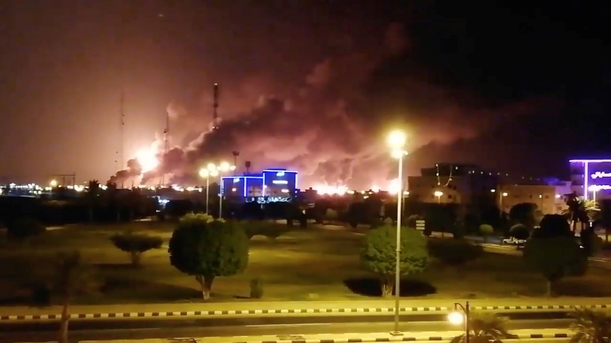 Saúdská Arábie ropné pole Abkajk požár