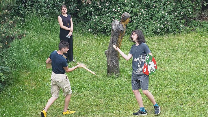 Foto: Škola, která chce rozvíjet člověka. Studenti tu pracují, hrají i dobrovolničí; Zdroj foto: Zuzana Hronová