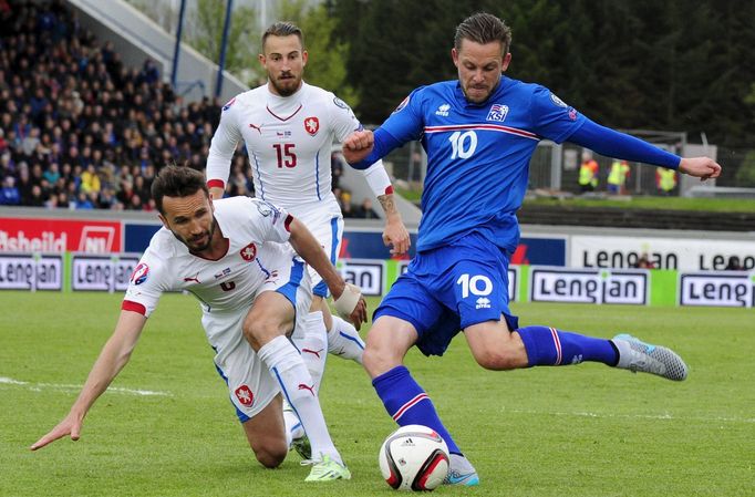 Island-Česko: Gylfi Sigurdsson (10) - Tomáš Sivok a Lukáš Vácha (15)