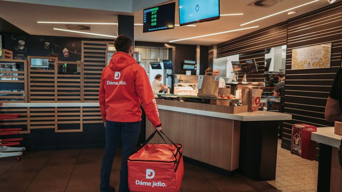 Mcdonald S Rozsiruje Rozvoz Vyuzije Site Dame Jidlo Chce Se Vyhnout Trapasu Kfc Aktualne Cz Mcdonald S Rozsiruje Rozvoz Vyuzije Site Dame Jidlo Chce Se Vyhnout Trapasu Kfc Aktualne Cz