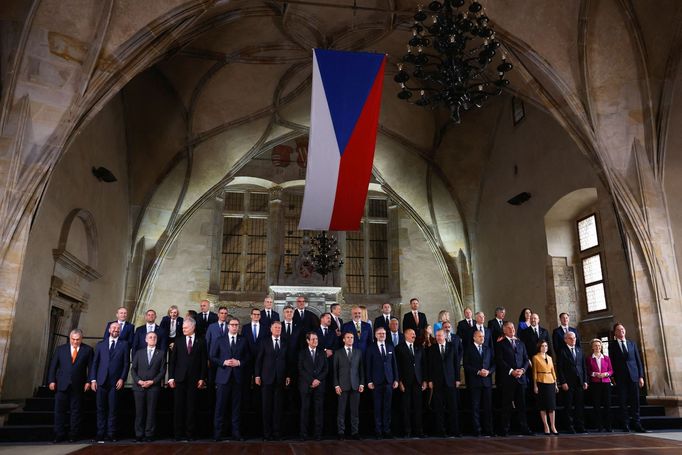 Společná fotografie ze setkání historicky prvního summitu Evropského politického společenství.