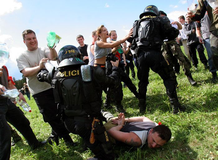 Policie nacvičovala zásah proti technařům