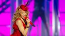 Snímek z koncertu Kylie Minogue v pražské O2 areně z listopadu 2014.