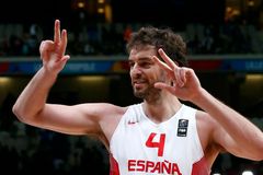 Španělé slaví. Porazili Němce a jsou podesáté za sebou v semifinále mistrovství Evropy v basketbalu