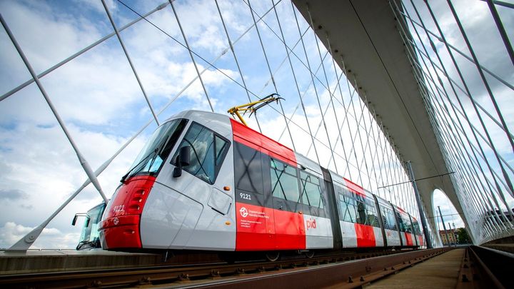 Po pražských kolejích bude jezdit nová tramvaj