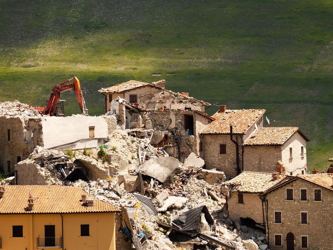 Castelluccio, dva roky po ničivém zemětřesení (využití na sociálních sítích je možné, prosím nepoužívat opakovaně, fotky nevznikly v rámci autorské smlouvy s Aktuálně.cz)