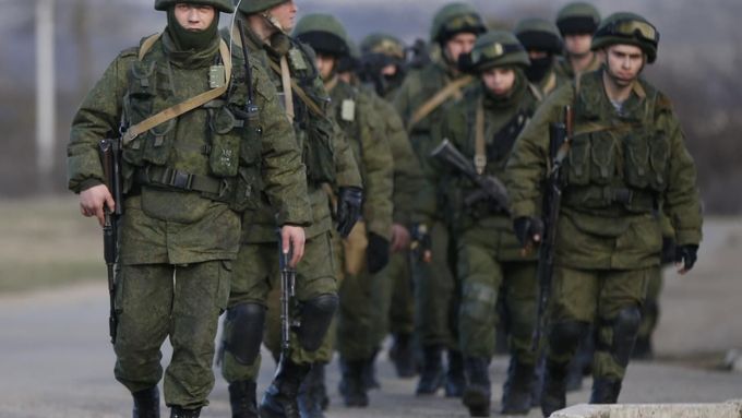 Fotky: Naši, nebo cizí? Krym obsadily záhadné uniformy