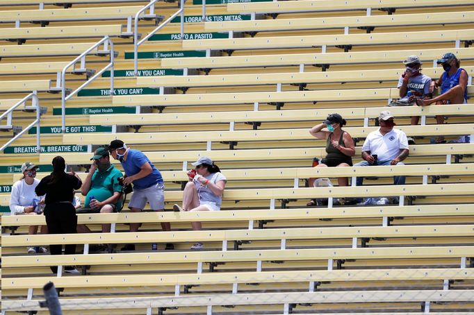 První vlaštovky. Vojenští veterání a záchranáři jako "hosté" závodu NASCAR na oválu  Homestead-Miami Speedway