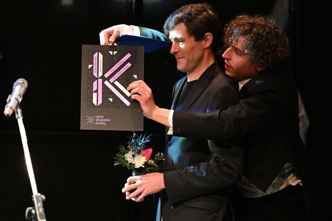 Matouš Hejl (vlevo) získal cenu za hudbu.