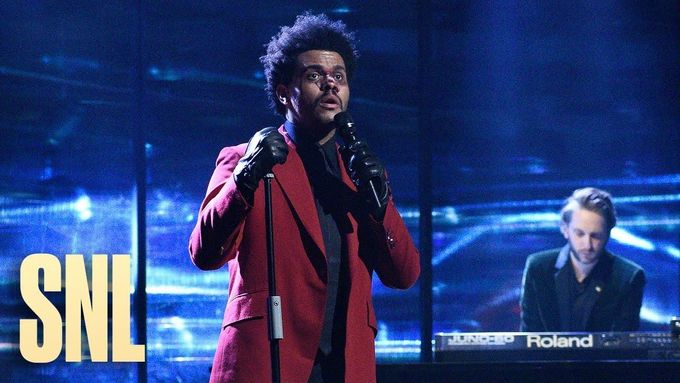 Skladbu Scared to Live ještě The Weeknd stihl představit v pořadu Saturday Night Live.