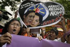 Filipínci si chtějí zopakovat sametový Vítězný únor