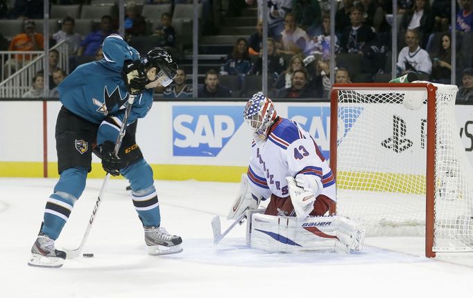 Tomáš Hertl začal svou první sezonu v NHL úžasně, ale končil hořce.