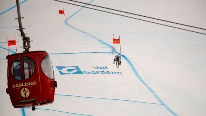 Závod ve sjezdovém lyžování ve Val Gardeně.