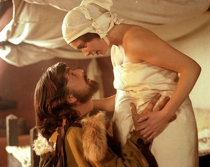 Jiří Bartoška jako kníže Oldřich a Ilona Svobodová jako Božena ve filmu Oldřich a Božena.