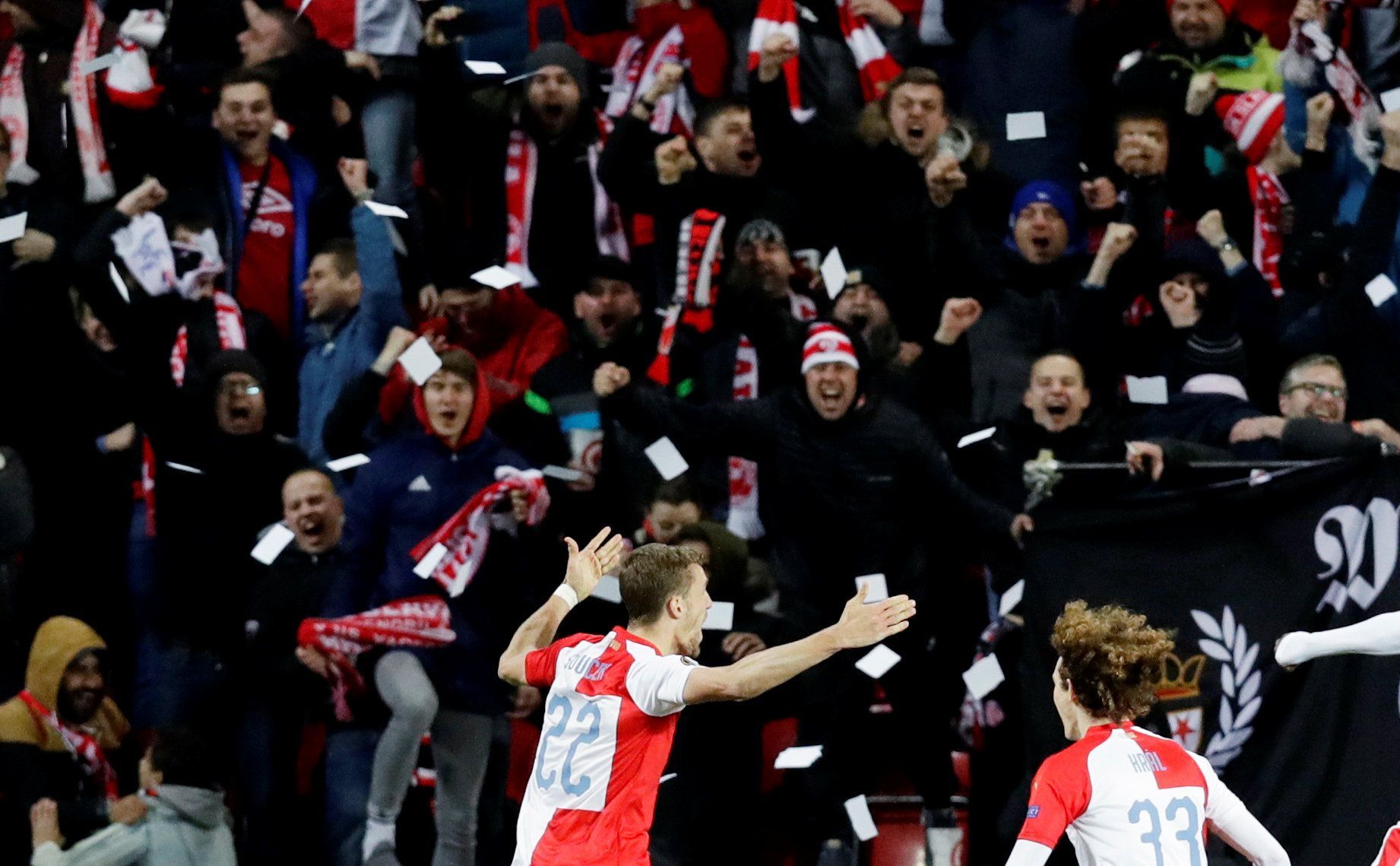 Tomáš Souček slaví gól na 2:1 v odvetě osmifinále Evropské ligy Slavia Praha - FC Sevilla