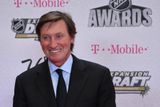 Na vyhlášení dorazil i Wayne Gretzky, který měl z vítězství edmontonského McDavida velkou radost. Teď ještě přidat nějaký ten Stanley Cup.