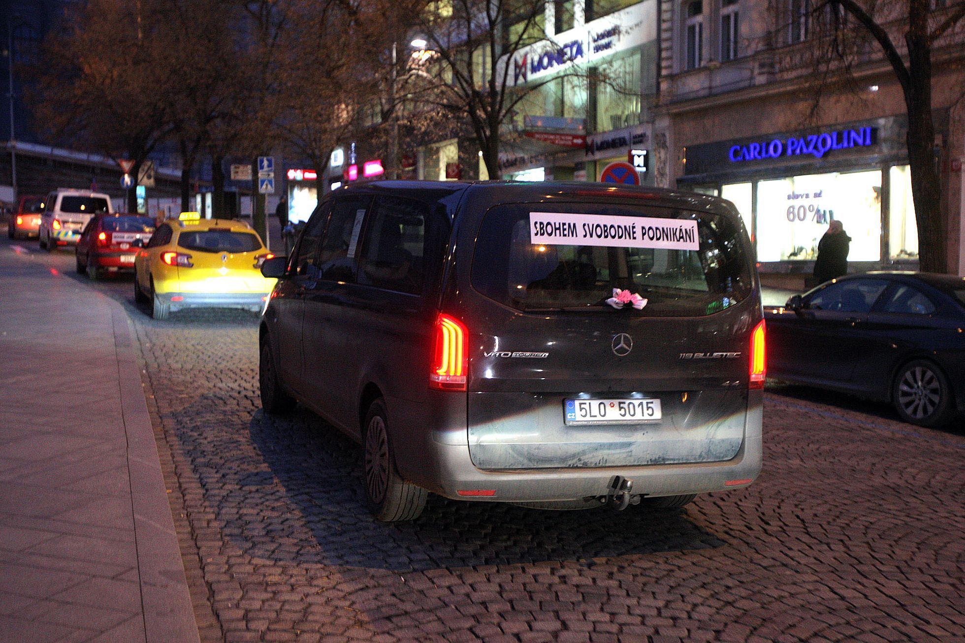 Protestní průjezd Prahou proti EET