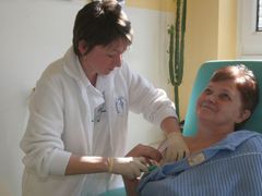 Aplikace cytostatik na ambulanci Masarykova onkologického ústavu.