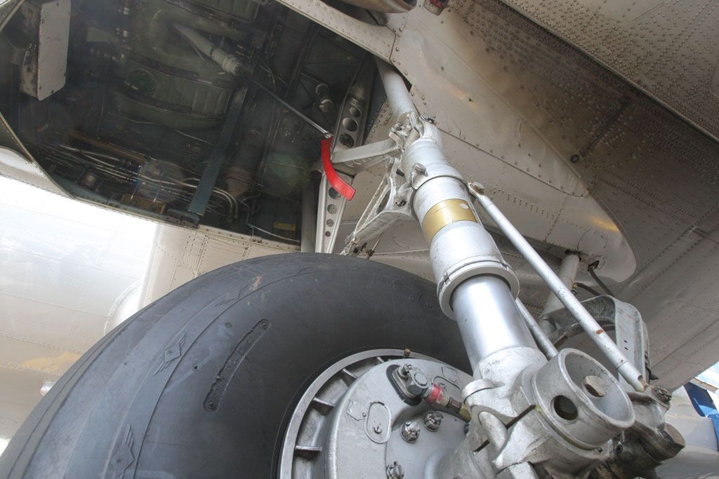 DC-3 na letišti v Ruzyni