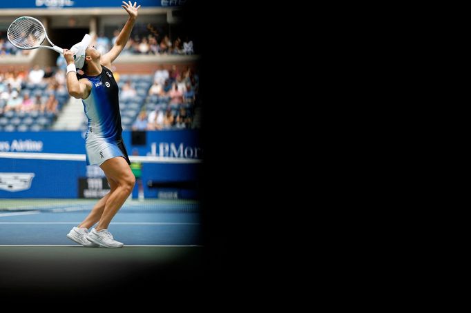 Aug 28, 2023; Flushing, NY, USA; Iga Swiatek of Poland serves against Rebecca Peterson of Sweden (not pictured) on day one of the 2023 US Open at the Billie Jean King Nat