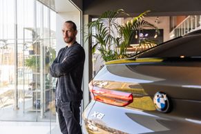 Bez něj by elektrické BMW nemělo svou tvář. Teď míří designér k čínské štice