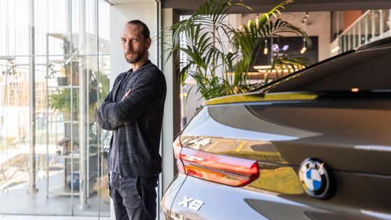 Bez něj by elektrické BMW nemělo svou tvář. Teď míří designér k čínské štice