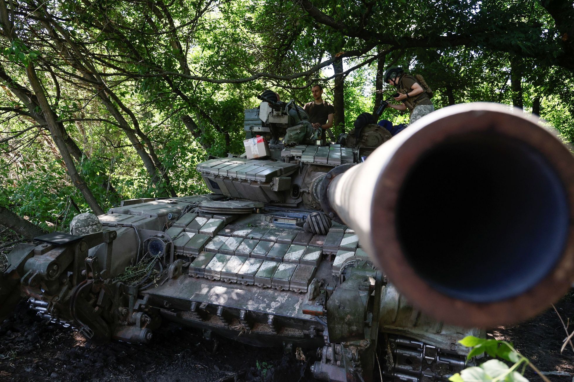Posádka ukrajinského tanku na Donbase.