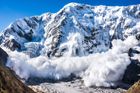 Lavina ve francouzských Alpách smetla snowboardisty i s instruktorem, nejméně čtyři z nich zemřeli