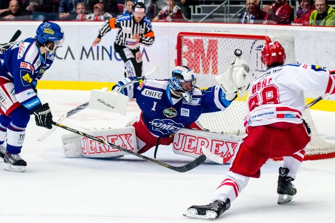 Zápas 9. kola hokejové extraligy mezi týmy HC Oceláři Třinec a HC Kometa Brno.