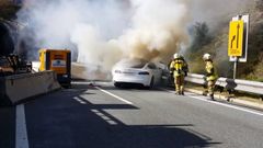 Tesla havárie požár Rakousko