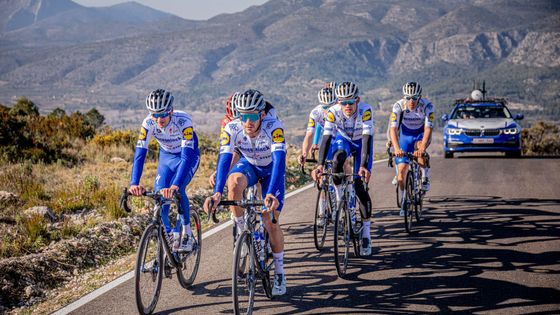 Belgický tým Deceuninck - Quick-Step se připravuje tradičně ve španělských kopcích.