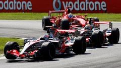 Alonso, Hamilton oba McLaren před Massou na Ferrari v Monze