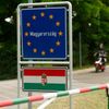 Běženci po přechodu srbsko-maďarské hranice u města Asotthalom