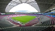 Pod střechu stadionu se vejde všech 30.000 fanoušků.